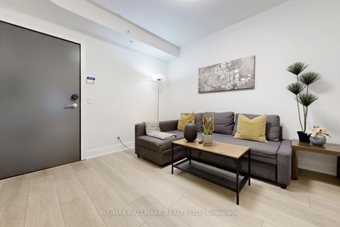 Photo 15 at TH14 - 30 Nelson Street, Waterfront Communities C1, Toronto