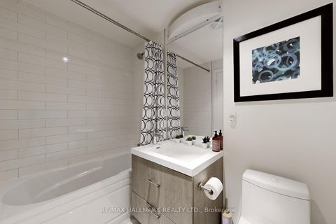 Photo 17 at TH14 - 30 Nelson Street, Waterfront Communities C1, Toronto