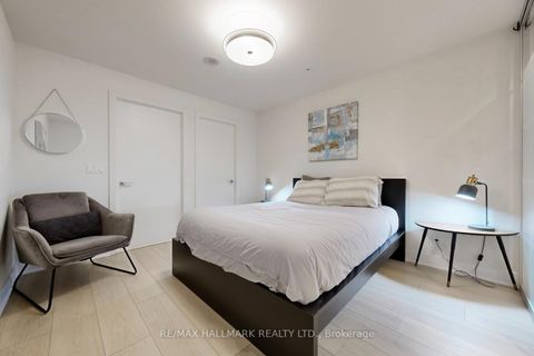 Photo 25 at TH14 - 30 Nelson Street, Waterfront Communities C1, Toronto