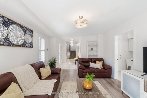 Photo 3 at 115 Ambereen Place, Bowmanville, Clarington
