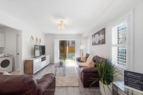 Photo 4 at 115 Ambereen Place, Bowmanville, Clarington