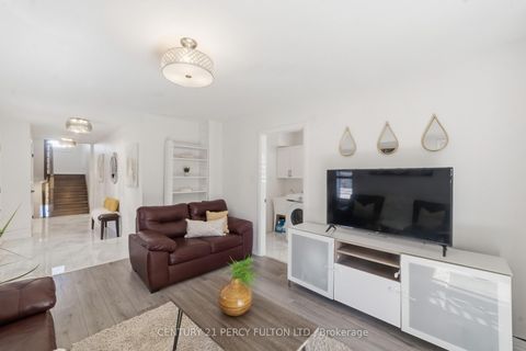 Photo 5 at 115 Ambereen Place, Bowmanville, Clarington