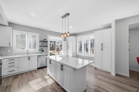 Photo 11 at 115 Ambereen Place, Bowmanville, Clarington