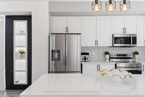 Photo 14 at 115 Ambereen Place, Bowmanville, Clarington