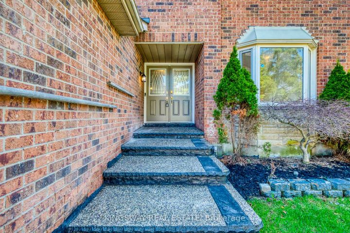 Photo 1 at 4020 Melfort Crescent, Erin Mills, Mississauga