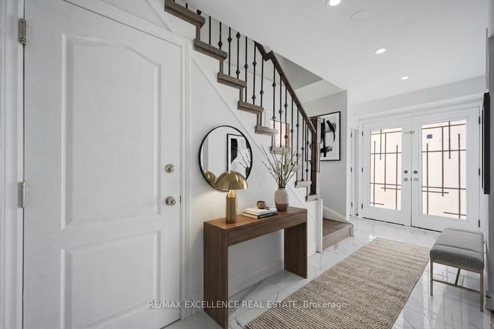 Photo 3 at 48 Traverston Court, Heart Lake West, Brampton