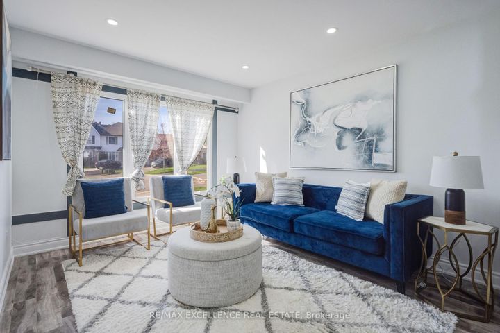 Photo 4 at 48 Traverston Court, Heart Lake West, Brampton