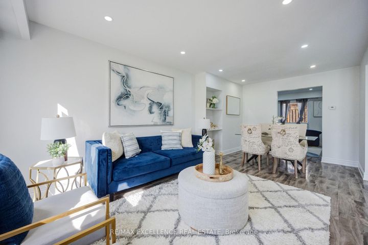 Photo 5 at 48 Traverston Court, Heart Lake West, Brampton