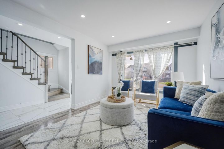 Photo 7 at 48 Traverston Court, Heart Lake West, Brampton