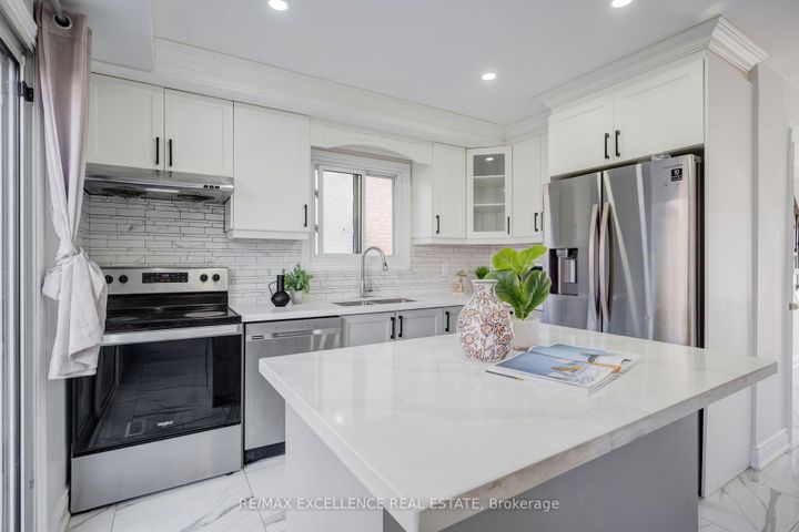 Photo 15 at 48 Traverston Court, Heart Lake West, Brampton