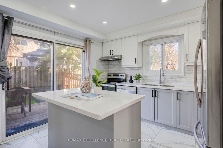 Photo 16 at 48 Traverston Court, Heart Lake West, Brampton