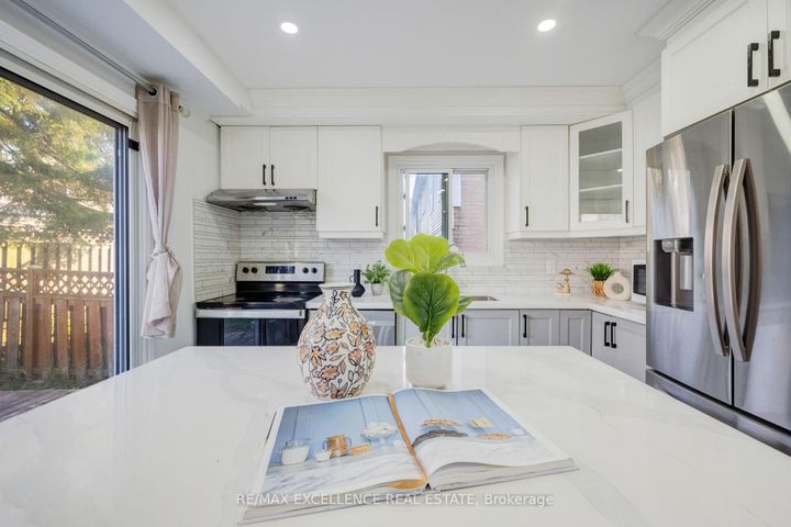 Photo 17 at 48 Traverston Court, Heart Lake West, Brampton