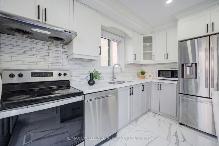 Photo 18 at 48 Traverston Court, Heart Lake West, Brampton