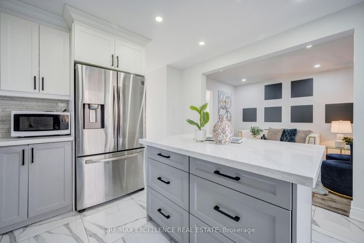 Photo 19 at 48 Traverston Court, Heart Lake West, Brampton