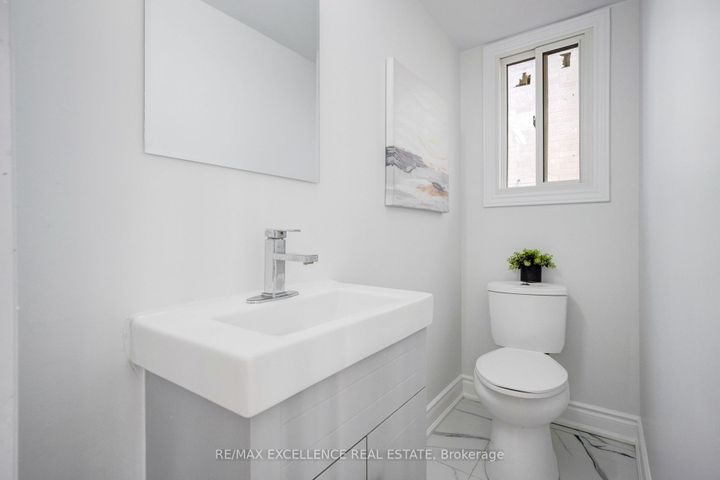 Photo 21 at 48 Traverston Court, Heart Lake West, Brampton