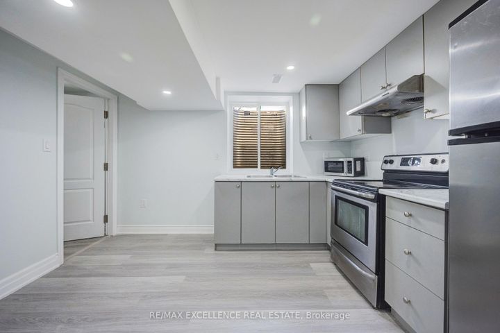 Photo 31 at 48 Traverston Court, Heart Lake West, Brampton