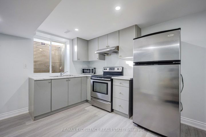 Photo 32 at 48 Traverston Court, Heart Lake West, Brampton