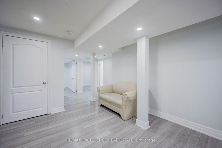 Photo 33 at 48 Traverston Court, Heart Lake West, Brampton