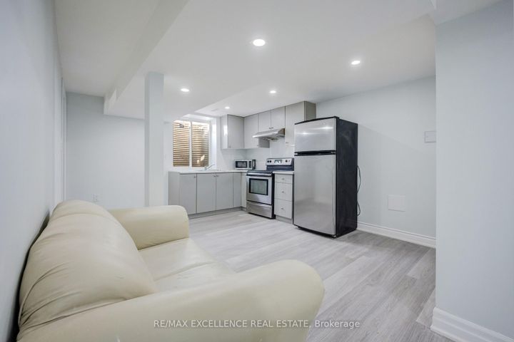 Photo 34 at 48 Traverston Court, Heart Lake West, Brampton