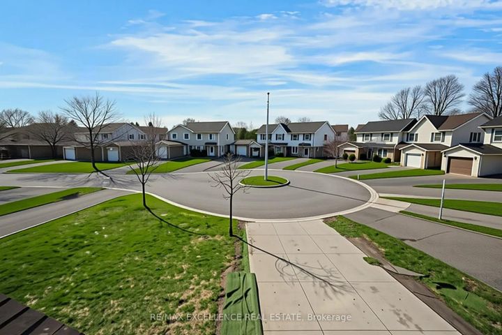 Photo 39 at 48 Traverston Court, Heart Lake West, Brampton