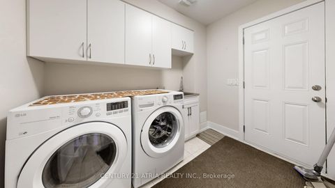 Photo 10 at 15 Thorncrest Drive, Patterson, Vaughan