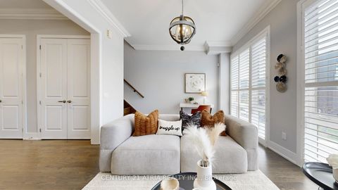 Photo 14 at 15 Thorncrest Drive, Patterson, Vaughan