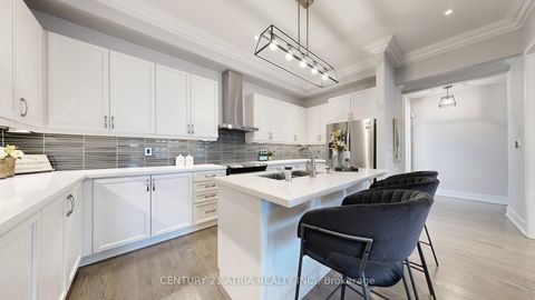 Photo 26 at 15 Thorncrest Drive, Patterson, Vaughan