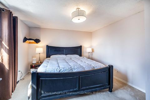 Photo 11 at 976 Southport Drive, Donevan, Oshawa