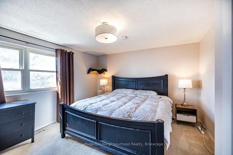 Photo 12 at 976 Southport Drive, Donevan, Oshawa