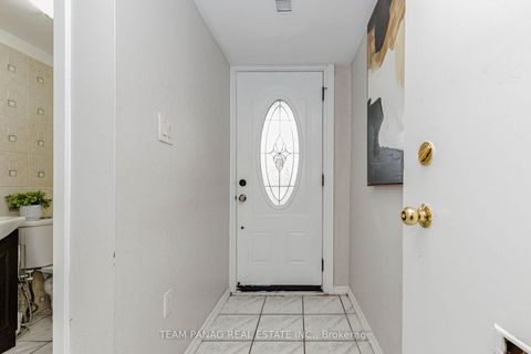 Photo 5 at 30 - 9 Kendleton Drive, Jamestown, Toronto