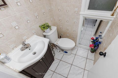 Photo 7 at 30 - 9 Kendleton Drive, Jamestown, Toronto