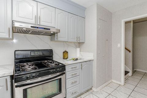 Photo 8 at 30 - 9 Kendleton Drive, Jamestown, Toronto