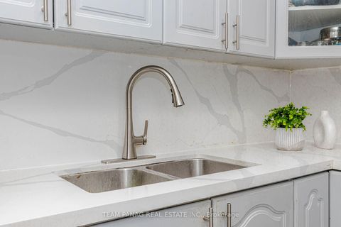 Photo 9 at 30 - 9 Kendleton Drive, Jamestown, Toronto