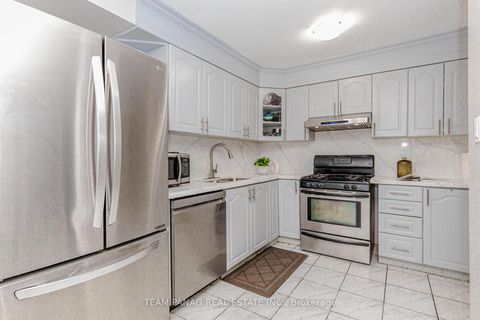 Photo 12 at 30 - 9 Kendleton Drive, Jamestown, Toronto