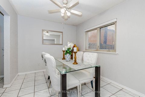 Photo 13 at 30 - 9 Kendleton Drive, Jamestown, Toronto