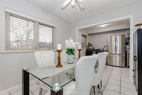 Photo 14 at 30 - 9 Kendleton Drive, Jamestown, Toronto