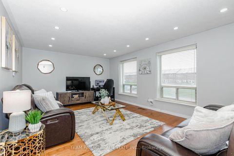 Photo 16 at 30 - 9 Kendleton Drive, Jamestown, Toronto