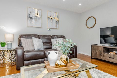 Photo 17 at 30 - 9 Kendleton Drive, Jamestown, Toronto