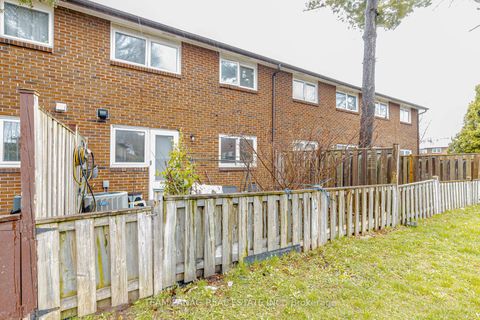 Photo 27 at 30 - 9 Kendleton Drive, Jamestown, Toronto