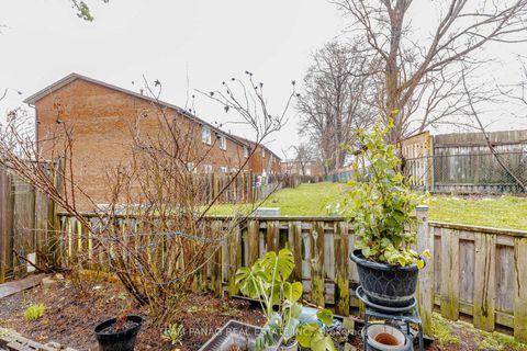 Photo 28 at 30 - 9 Kendleton Drive, Jamestown, Toronto