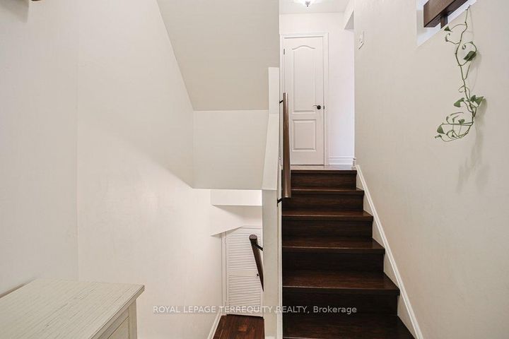 Photo 6 at 43 - 1221 Dundix Road, Applewood, Mississauga