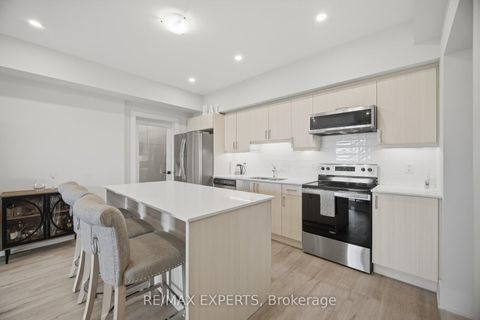 Photo 9 at 605 - 10 Culinary Lane, Rural Barrie Southeast, Barrie