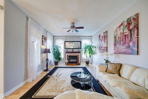 Photo 8 at 26 Regalia Way, Shore, Barrie