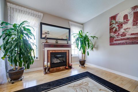Photo 9 at 26 Regalia Way, Shore, Barrie