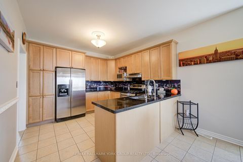 Photo 11 at 26 Regalia Way, Shore, Barrie