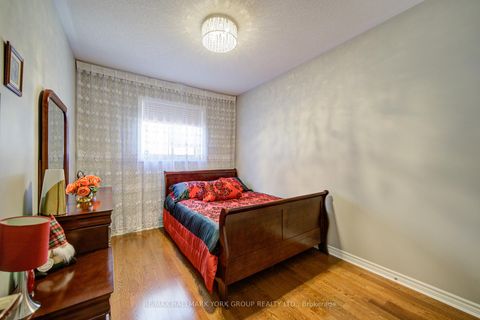 Photo 17 at 26 Regalia Way, Shore, Barrie