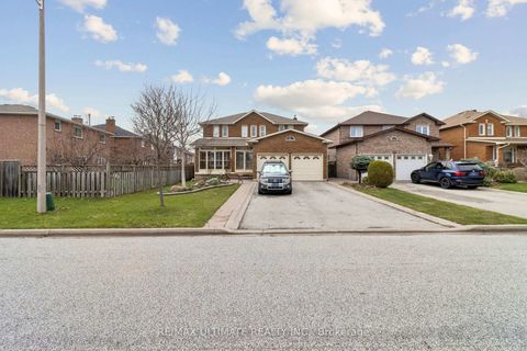 Photo 1 at 149 Castlehill Road, Maple, Vaughan