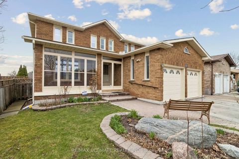 Photo 2 at 149 Castlehill Road, Maple, Vaughan