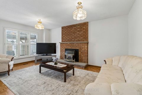 Photo 10 at 149 Castlehill Road, Maple, Vaughan