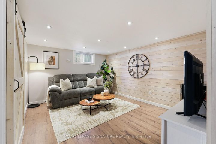 Photo 13 at 33 Cochrane Drive, Queensway, Toronto